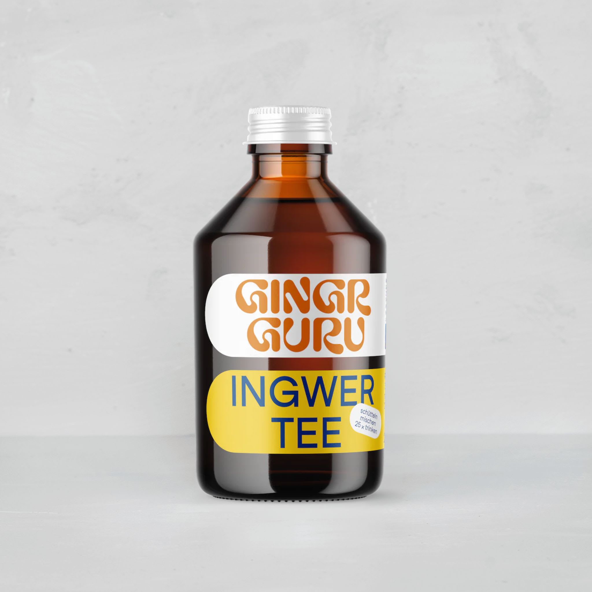 Ingwertee ohne Zusätze in einer Flasche